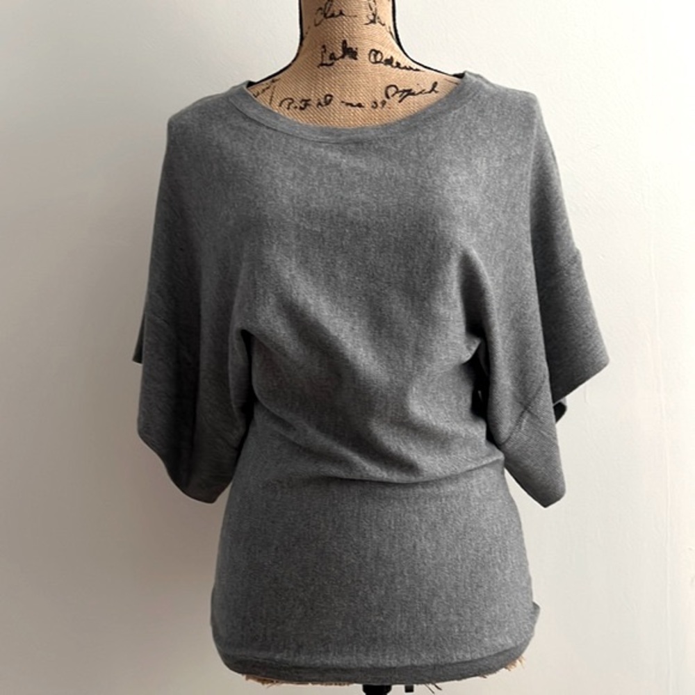 CONTACT || Gray Short Box Sleeve Sweater. Sz. S
